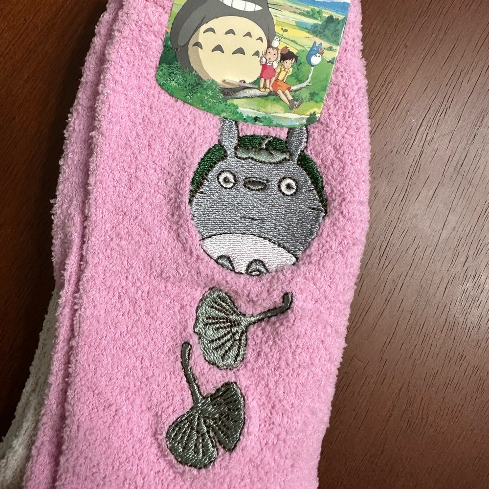 My Neighbor Totoro 2-Pair Ginkgo Leaf Cozy Socks - Picture 3 of 5